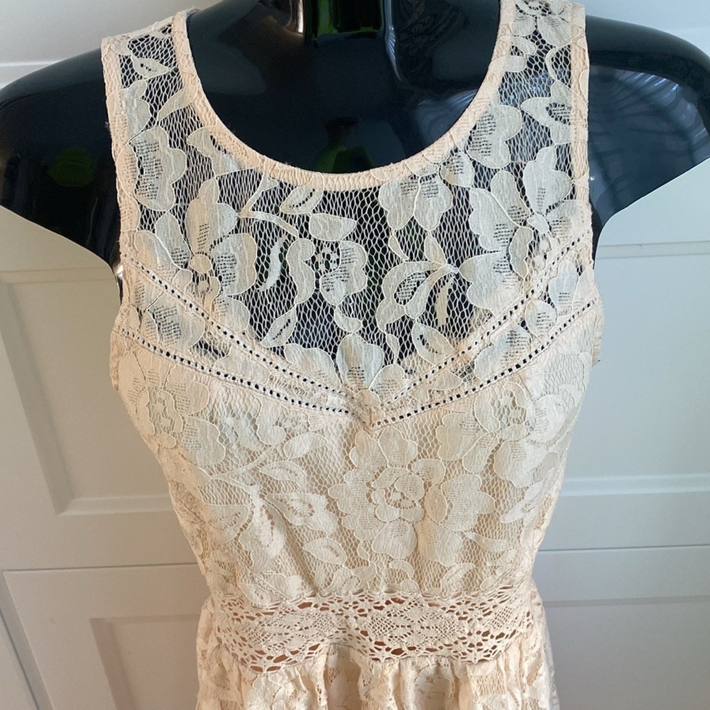FOREVER 21, Light Pink lace summer short sleeved dress. - Picture 2 of 11